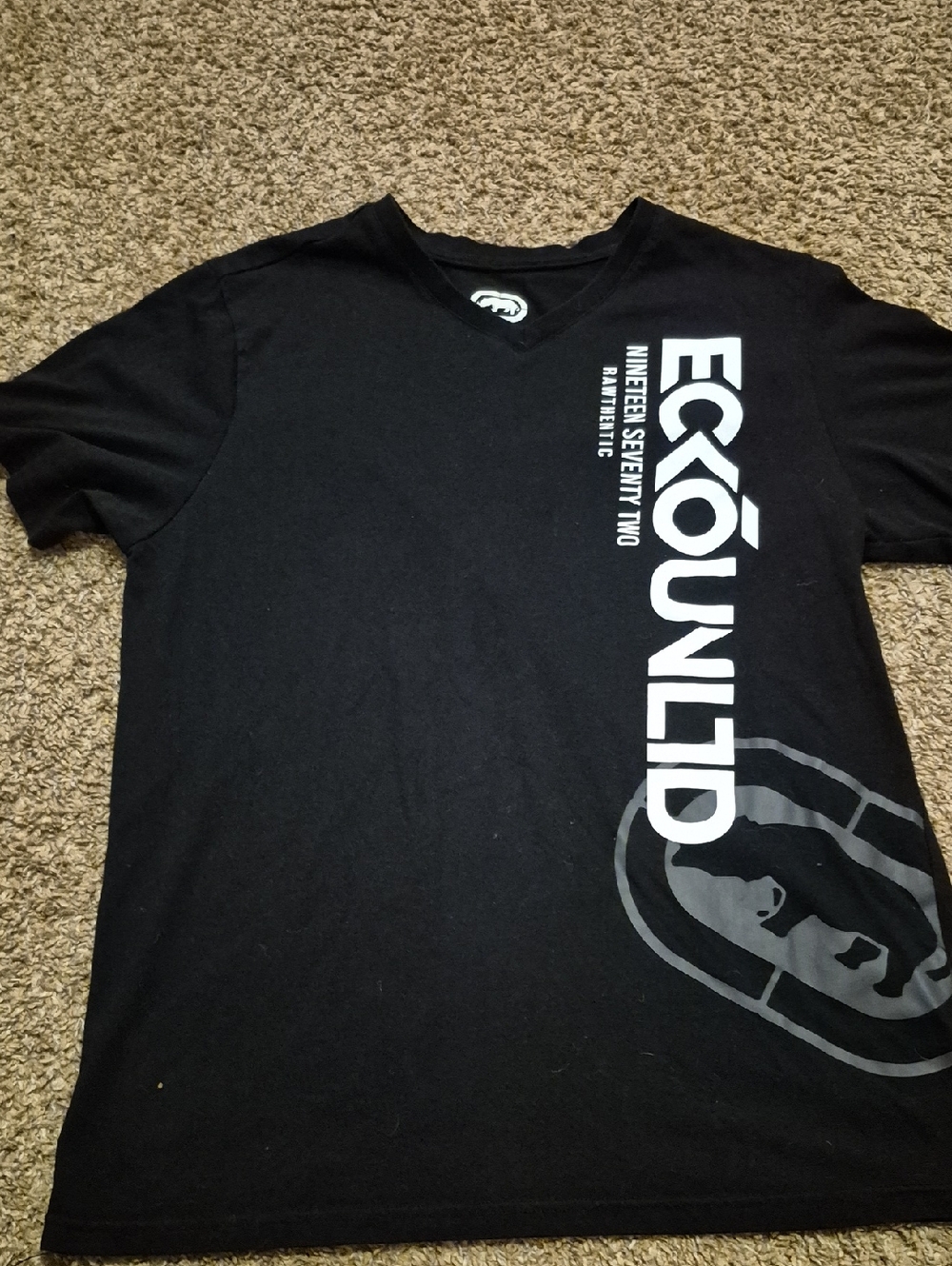 Y2k Ecko Unlimited Black Graphic V-Neck Tee with Gray Logo